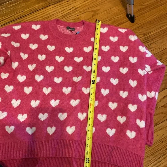 Vince Camuto Fuchsia and White Heart Sweater - Picture 6 of 8